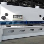 Máquina de corte de guillotina hidráulica CNC exportada a Chile